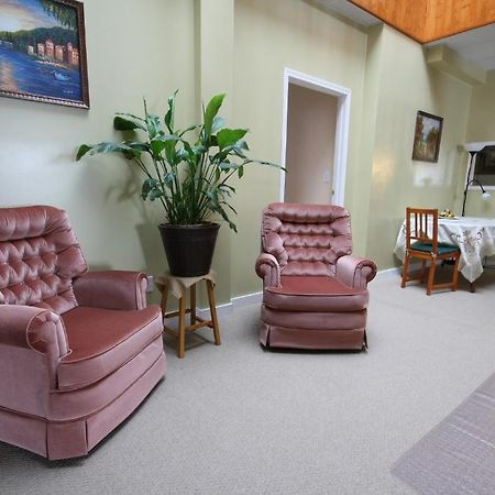 Villa Maria Country Inn Acheson Екстер'єр фото