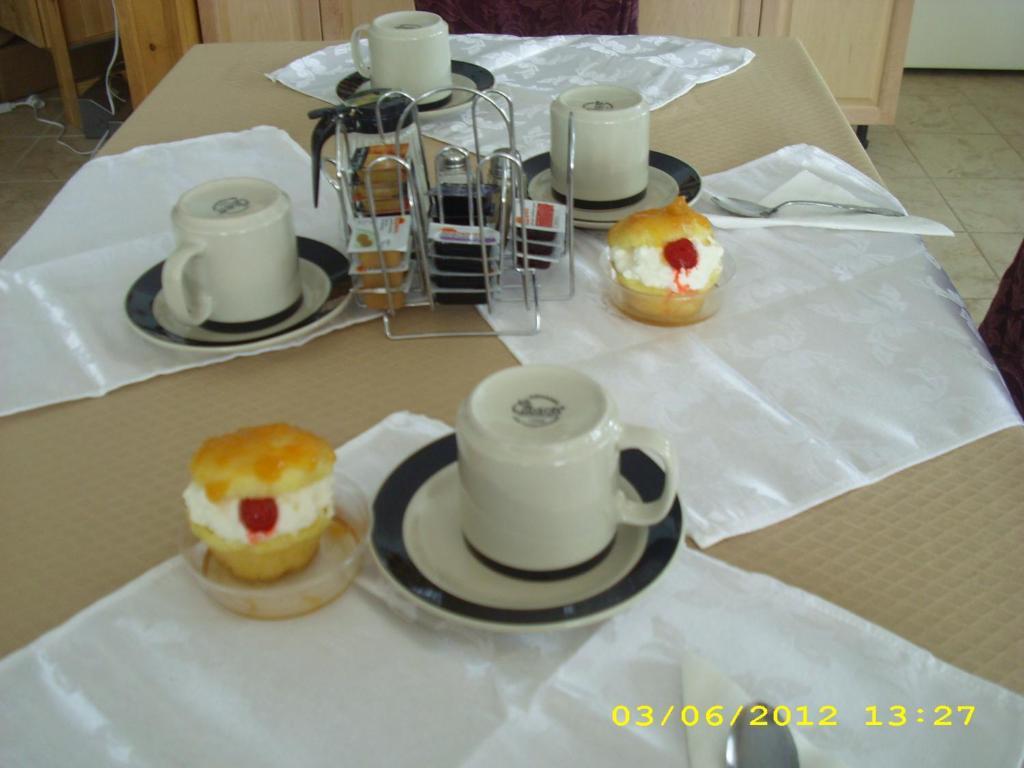 Villa Maria Country Inn Acheson Екстер'єр фото