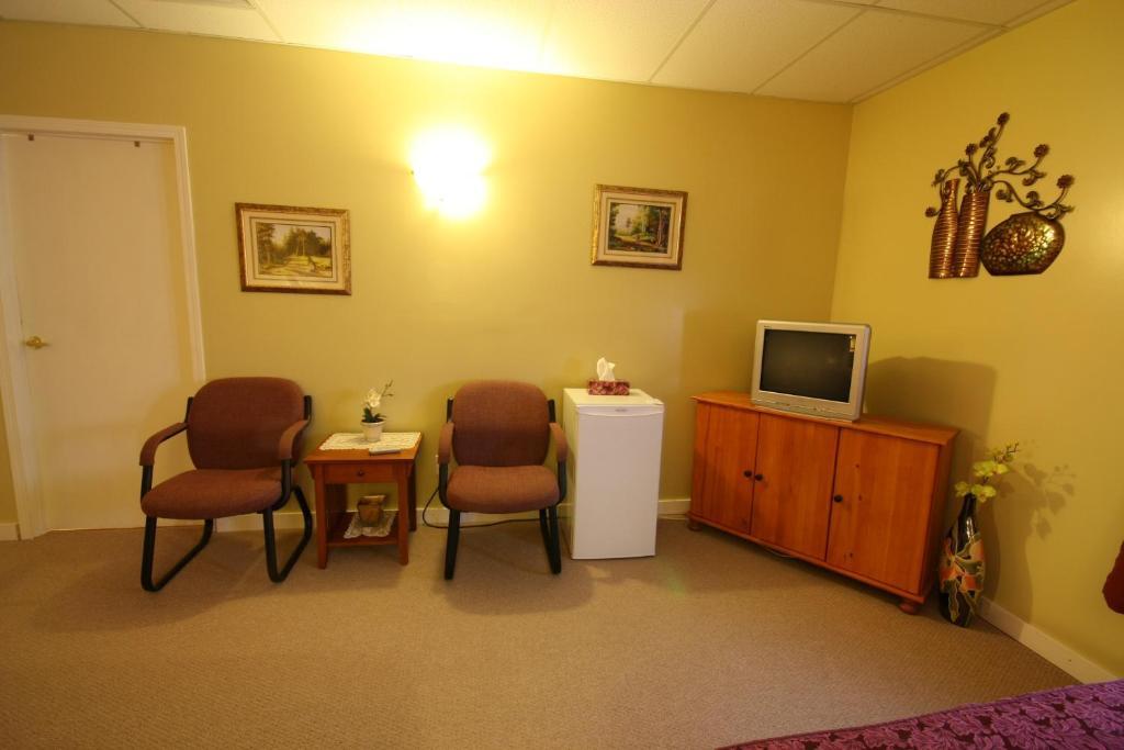 Villa Maria Country Inn Acheson Екстер'єр фото