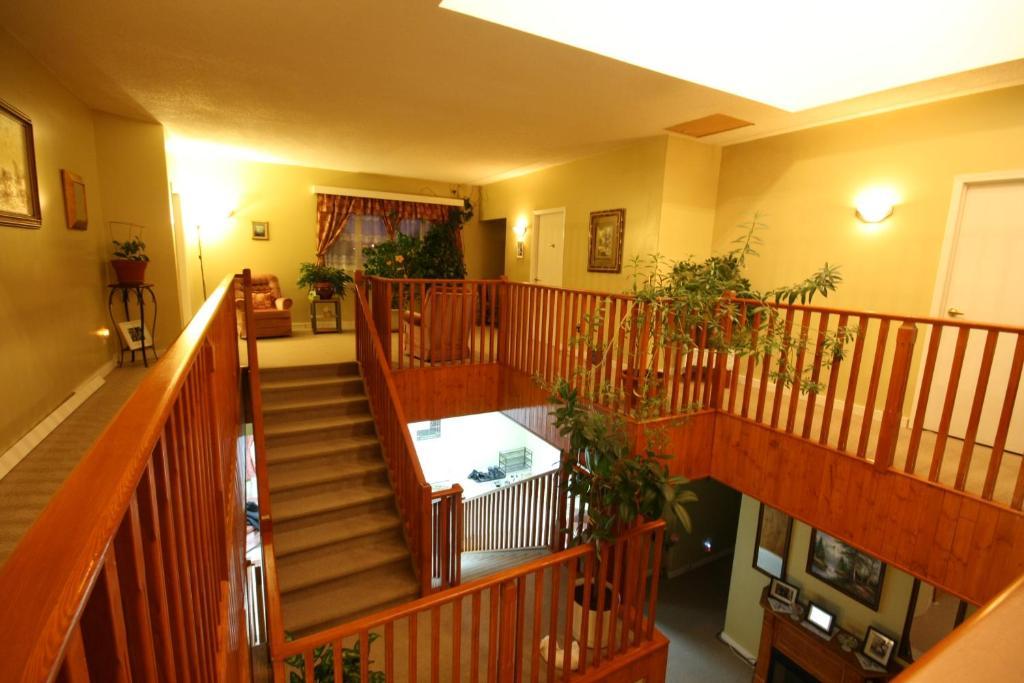 Villa Maria Country Inn Acheson Екстер'єр фото