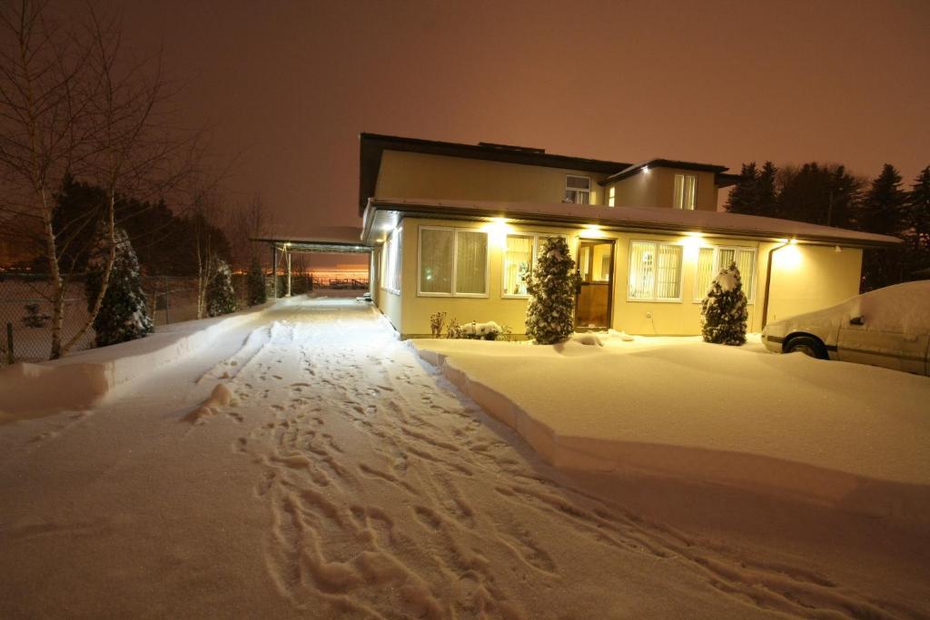 Villa Maria Country Inn Acheson Екстер'єр фото