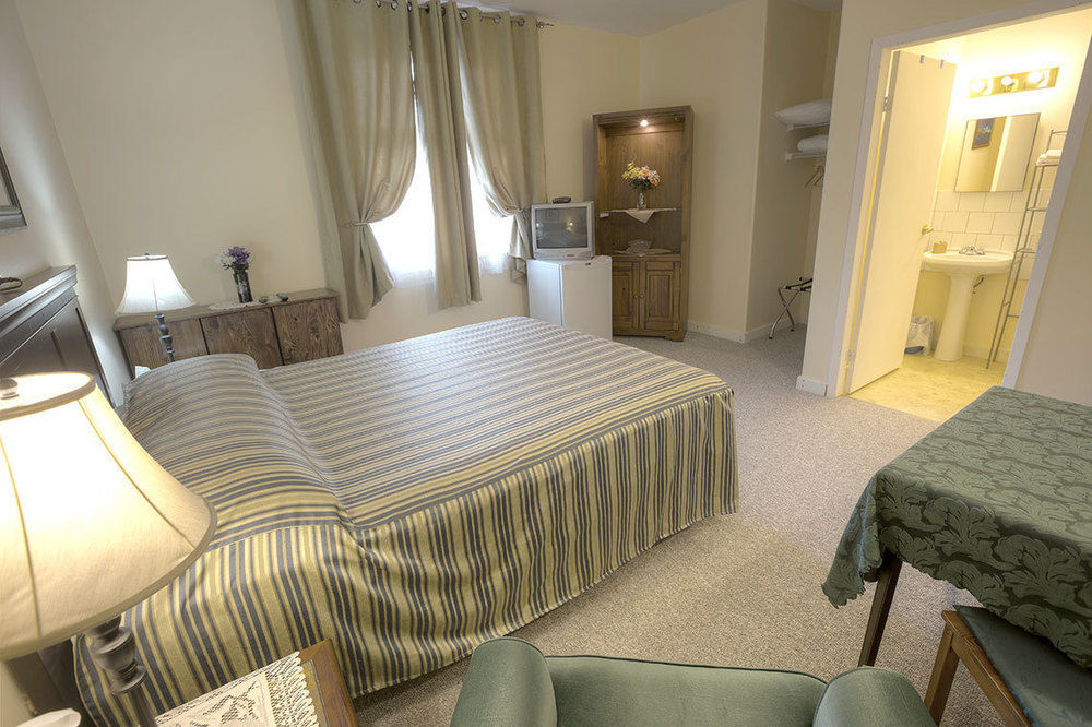 Villa Maria Country Inn Acheson Екстер'єр фото