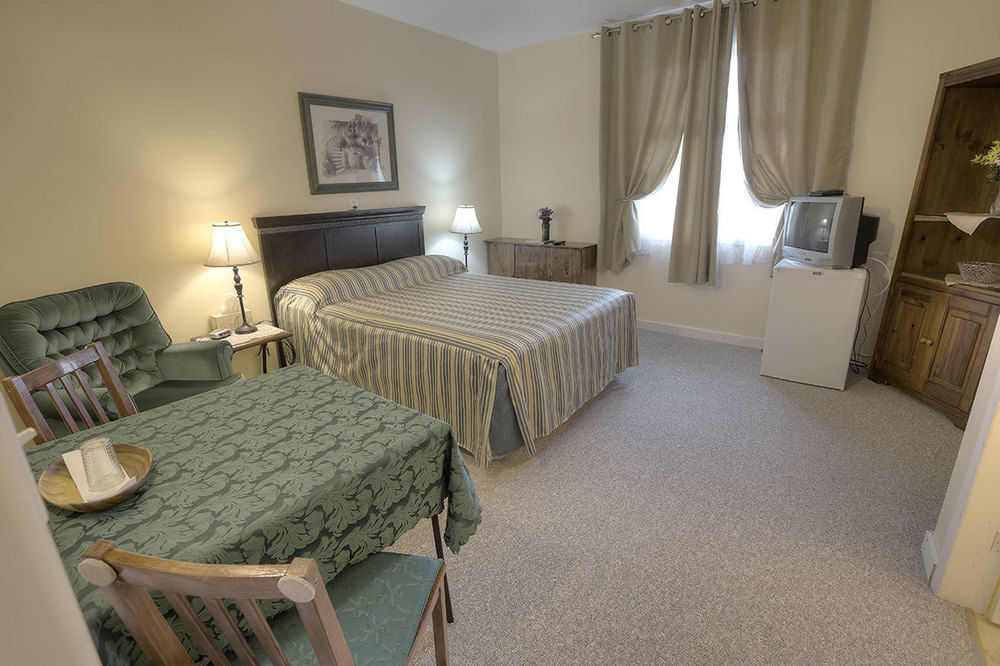 Villa Maria Country Inn Acheson Екстер'єр фото