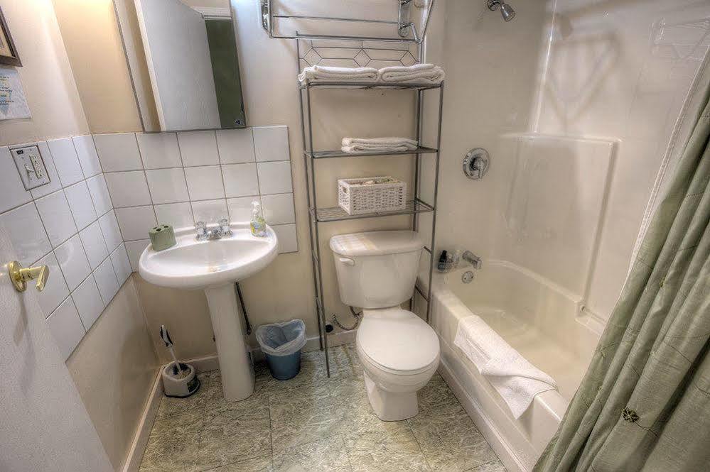 Villa Maria Country Inn Acheson Екстер'єр фото