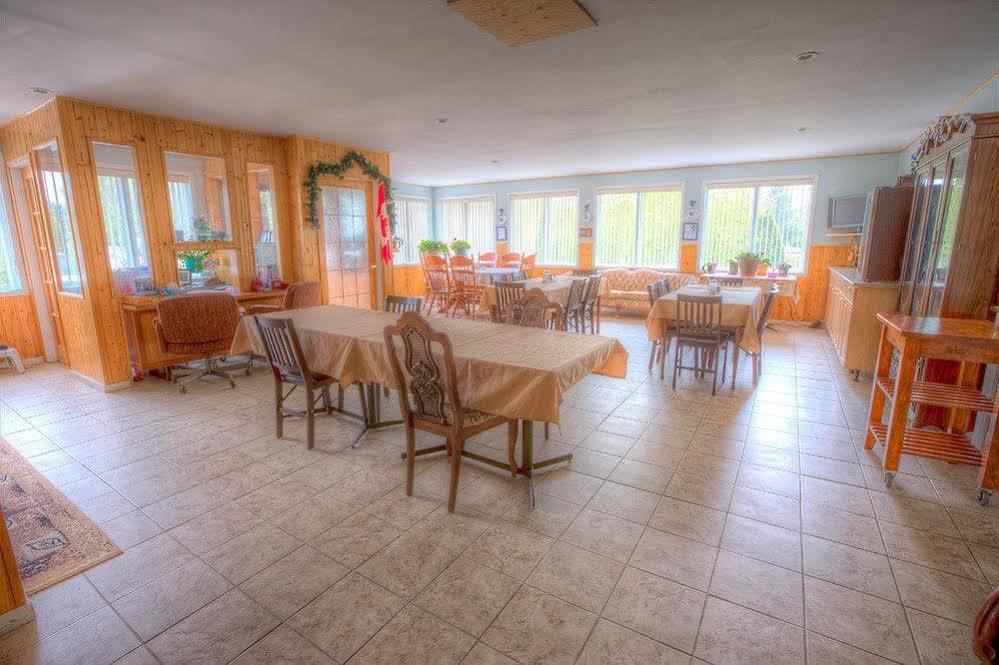 Villa Maria Country Inn Acheson Екстер'єр фото